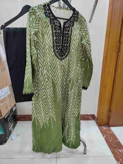 sapphire embroired lawn 2 pc